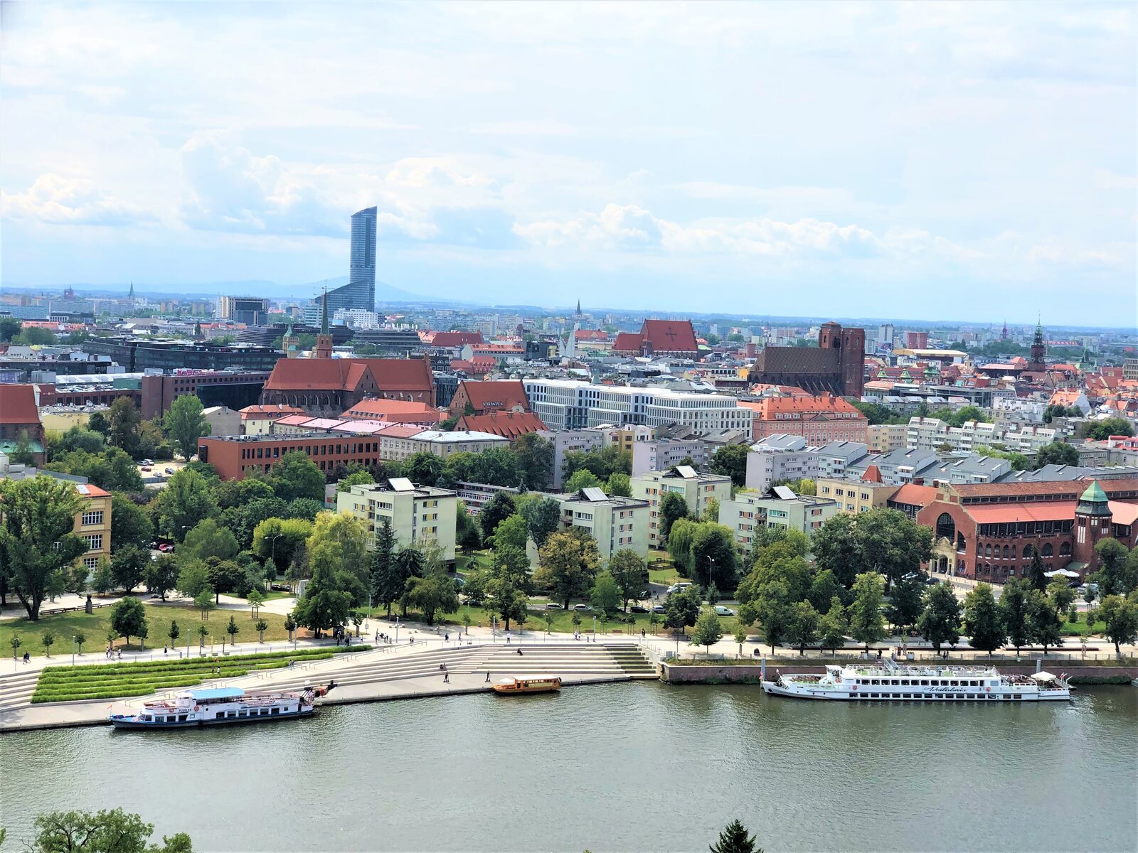 Panorama Wrocławia z Odrą i zabudową centrum