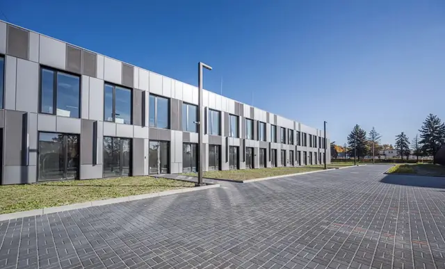 Głogowska 216 — zdjęcie budynku