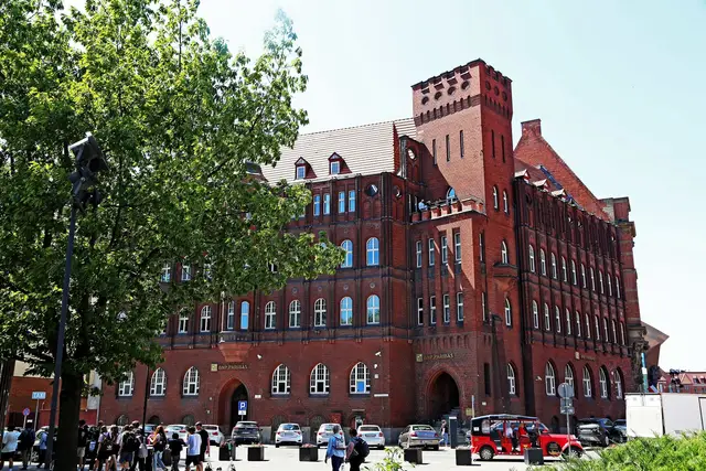 Bogusławskiego 2 — zdjęcie budynku