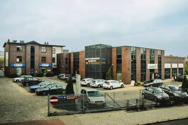 Karłowicza 11 — zdjęcie budynku