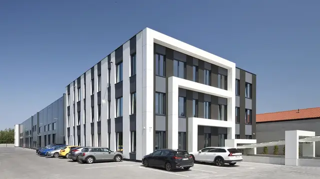 Karczunkowska 42 — zdjęcie budynku