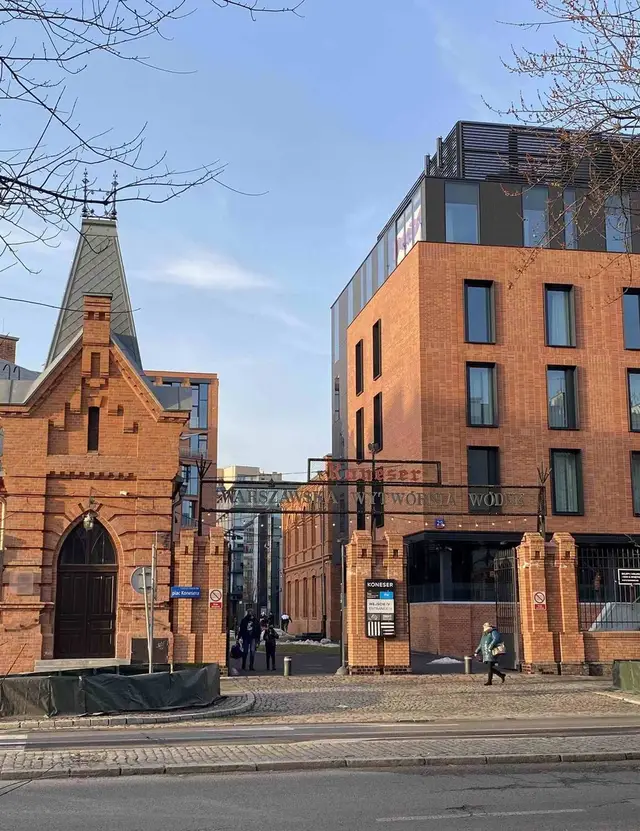 Plac Konesera 6 — zdjęcie budynku