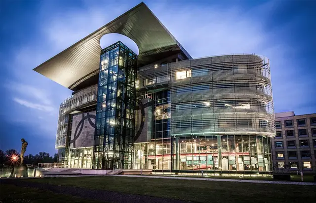 Centrum Olimpijskie — zdjęcie budynku