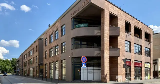 Becher Red — zdjęcie budynku
