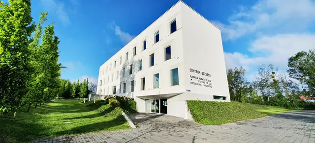 Centrum Biznesu Wrocławska — zdjęcie budynku