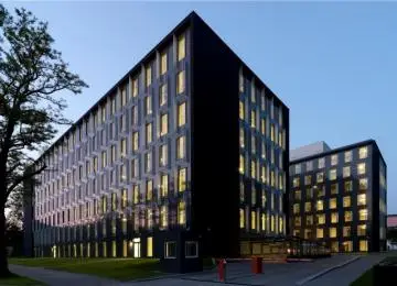 Centrum Finansów i Biznesu Aviator (B&C) — zdjęcie budynku