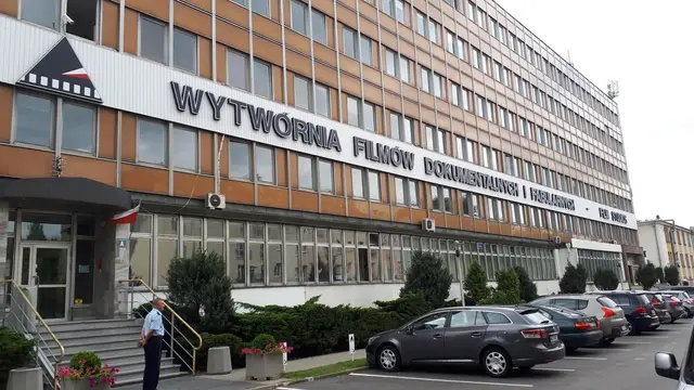 Chełmska 21 — zdjęcie budynku