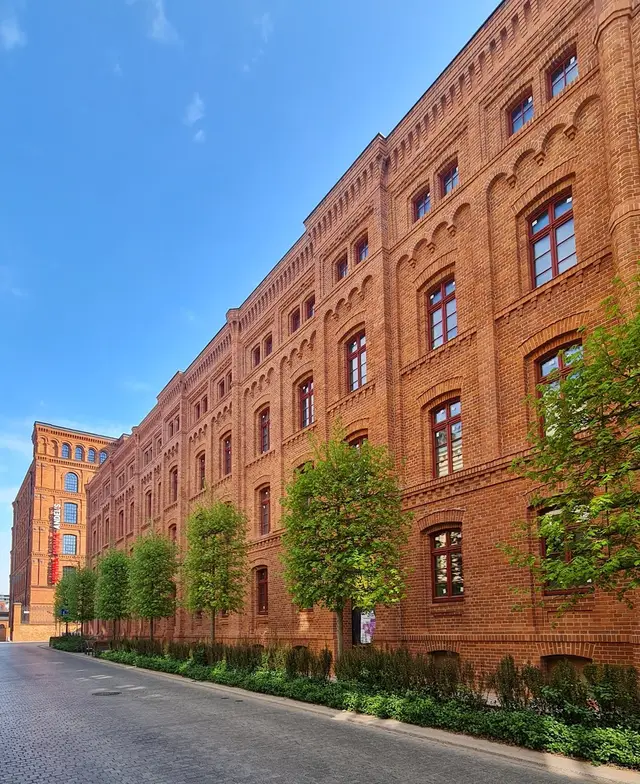 Famuły Poznańskiego — zdjęcie budynku