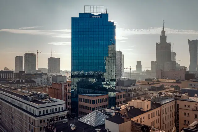Moniuszki 1A — zdjęcie budynku