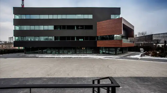 Portowa 8 Business Center B — zdjęcie budynku