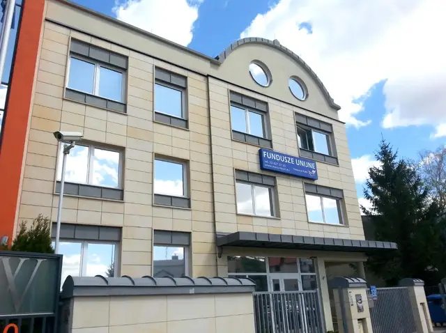 Wiertnicza 138 — zdjęcie budynku