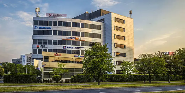 Ostrobramska 101 — zdjęcie budynku