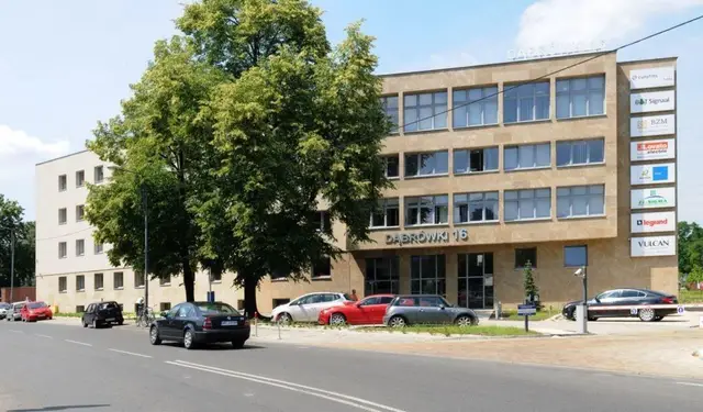 Dąbrówki 16 — zdjęcie budynku