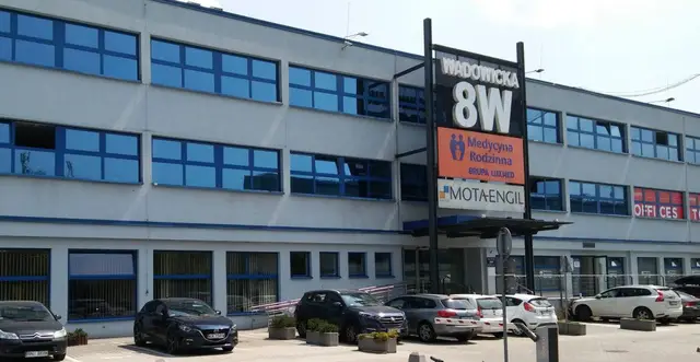 Wadowicka 8 W — zdjęcie budynku