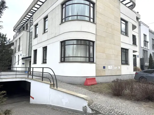 Raduńska 6 — zdjęcie budynku