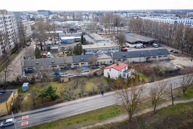 Instalatorów 3b — zdjęcie budynku