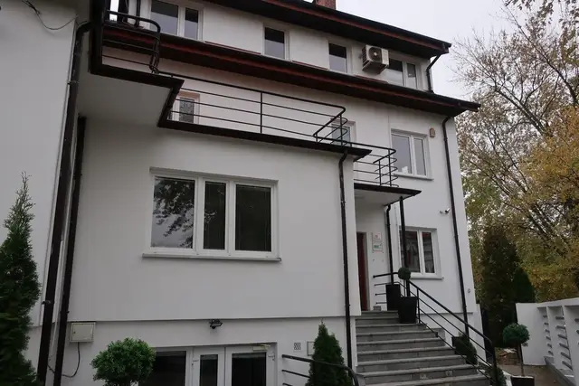 Okrężna 83 — zdjęcie budynku