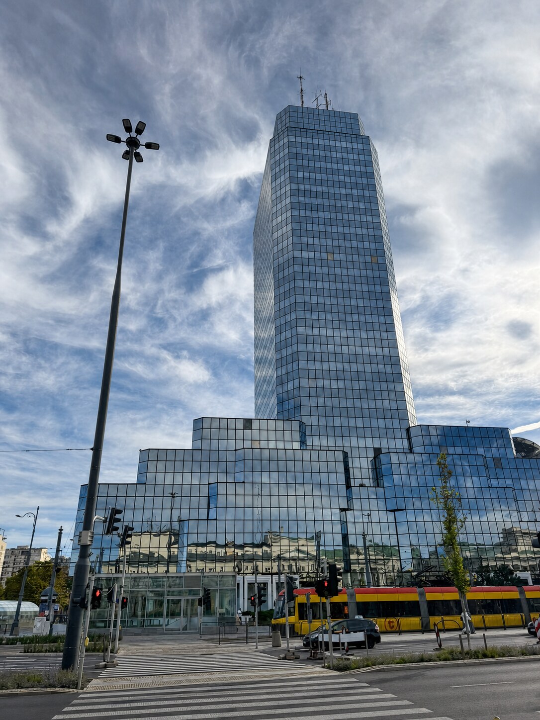 Blue Tower / Błękitny Wieżowiec — zdjęcie budynku